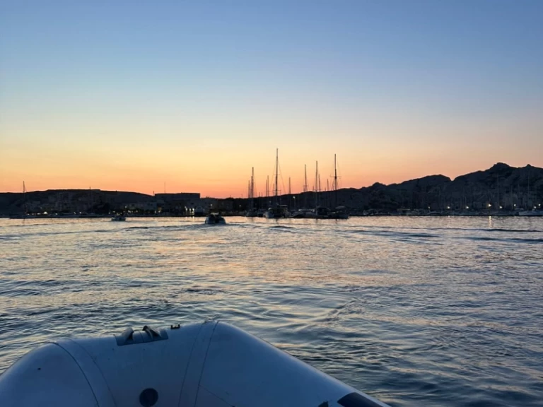 Vermietung Schlauchboot Lomac mit Führerschein