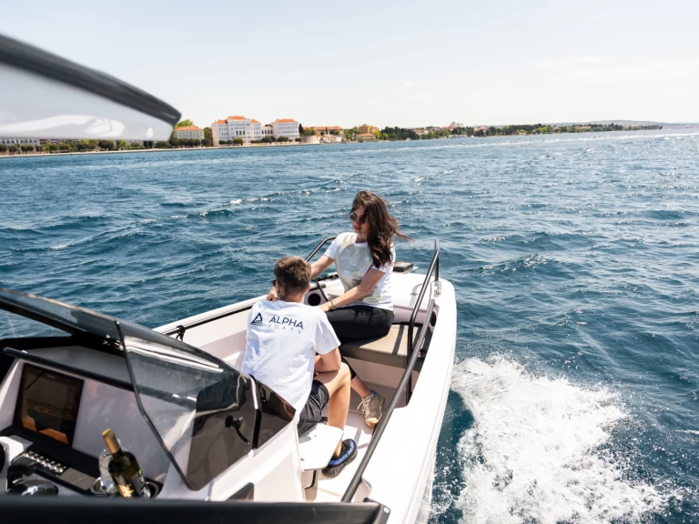 Ein Axopar 22 T-TOP mieten in Zadar