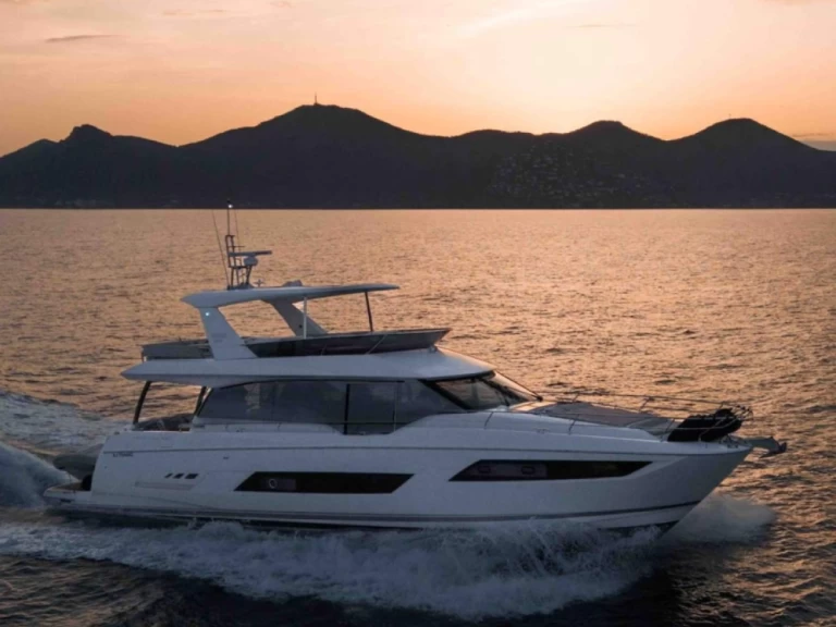 Bootsverleih Prestige 680S Côte d'Azur Samboat