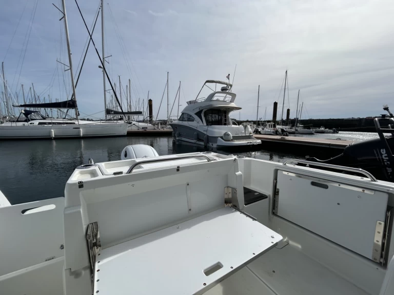Motorboot mit oder ohne Skipper Bénéteau mieten in Brest