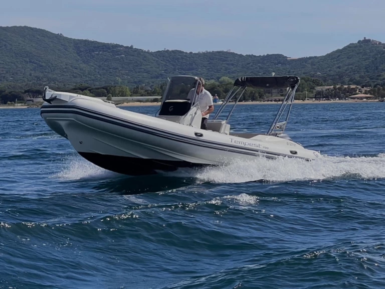 Schlauchboot mieten in Port Grimaud - Capelli CAPELLI 700 TEMPEST OPEN