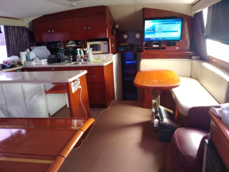 Ein Ocean Yachts Super Sport mieten in Bahía Culebra