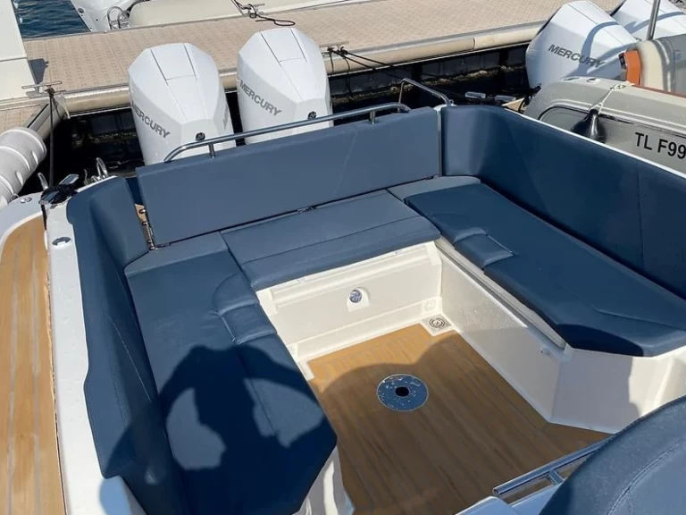 Schlauchboot mieten in Port Grimaud zum besten Preis