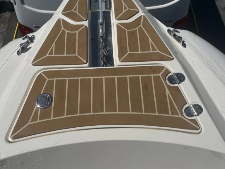 Boot mieten Port Grimaud günstig CAPELLI 700 TEMPEST OPEN