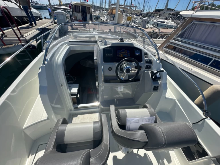 Jeanneau Cap Camarat 7.5 WA Serie 2 mieten Cogolin