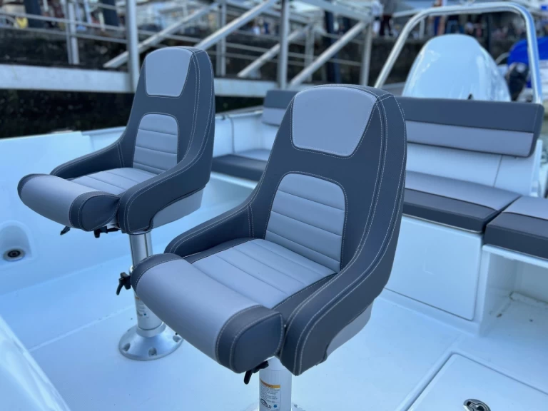 YachtCharter in La Flotte - Jeanneau Cap Camarat 7.5 CC Serie 3 auf SamBoat