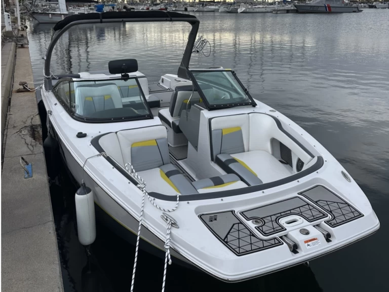 Ein Four Winns TS 222 mieten in Gruissan