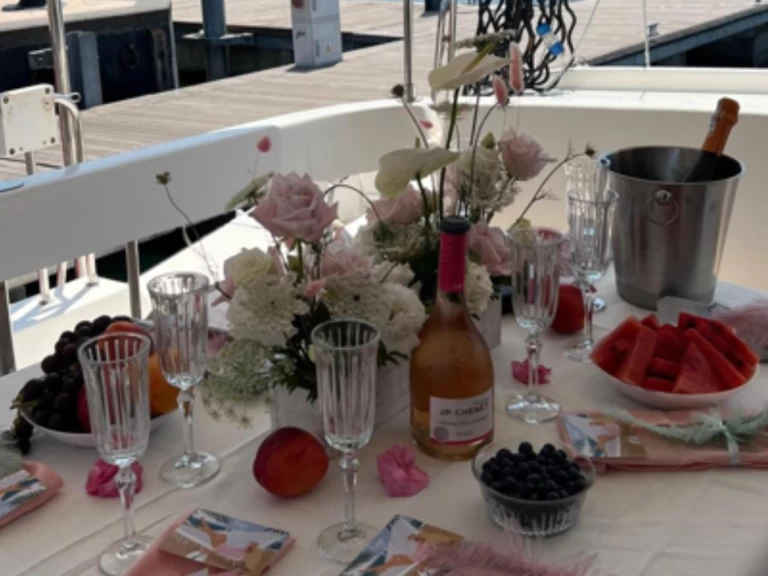 Ein Fountaine Pajot Lipari 41 mieten in Porto Montenegro