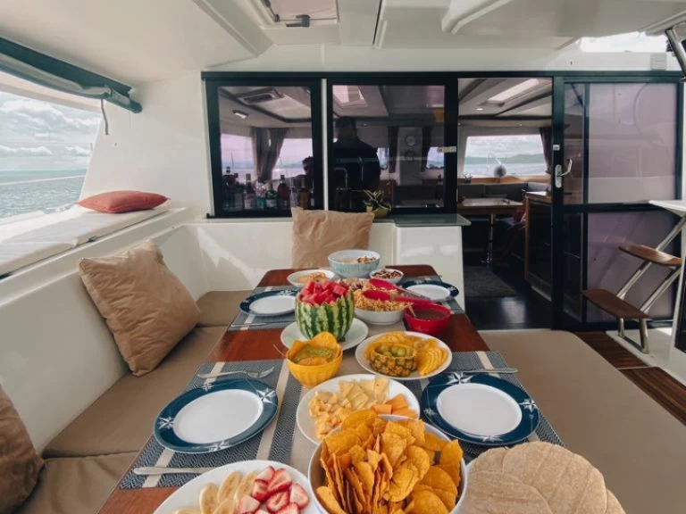 Vermietung Motorboot Fountaine Pajot mit Führerschein