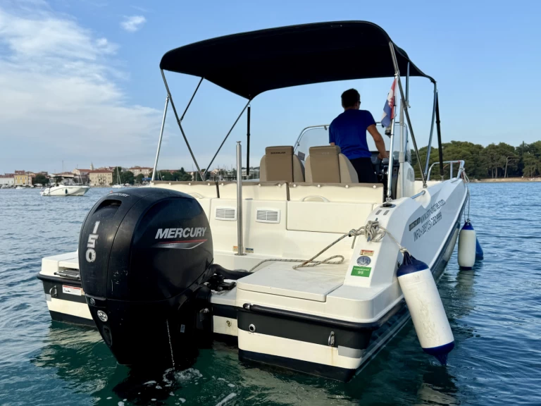 Quicksilver Activ 675 Open Smart Pack mieten Poreč