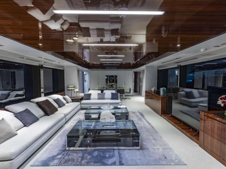 Riva NO SURRENDER mieten Newport