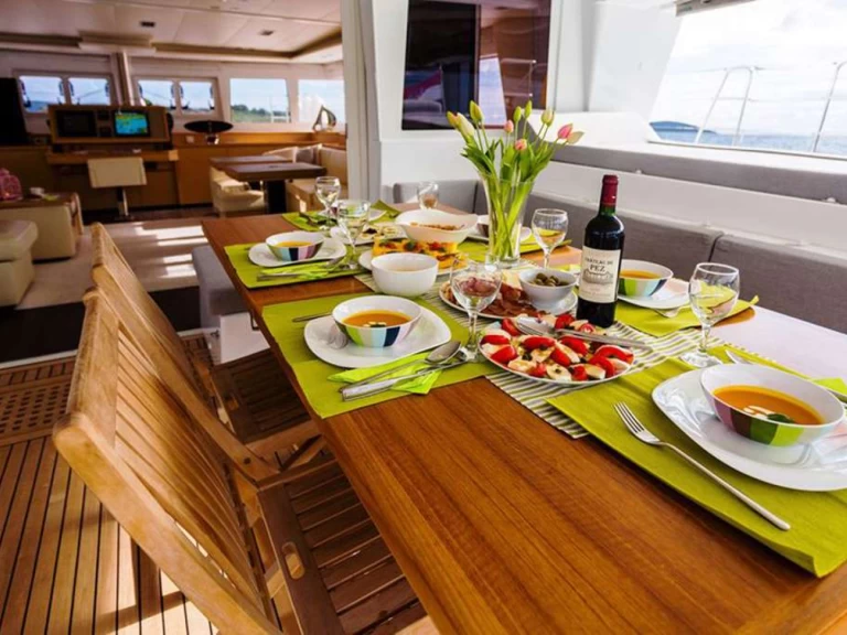 YachtCharter in Palermo - Lagoon BLUE DESTINY auf SamBoat