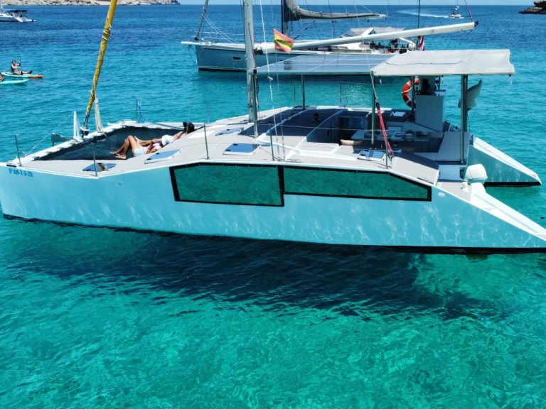 Ein Multicap-Caraibes Punch 1200 mieten in Playa de Talamanca