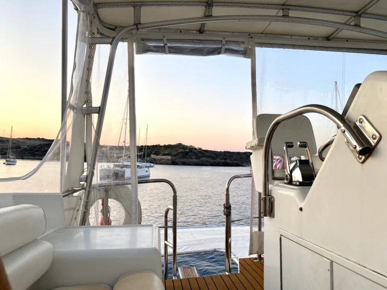 YachtCharter in Serifos -  Hatteras 50 Convertible auf SamBoat