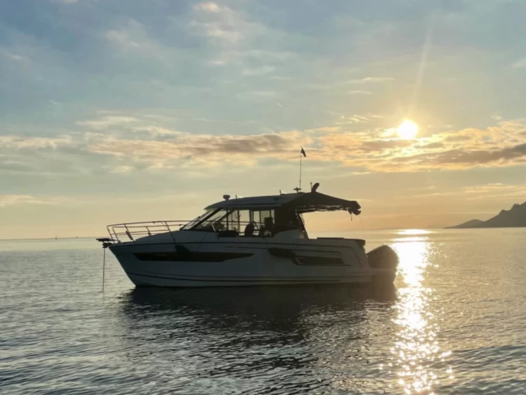 Motorboot mieten in Mandelieu-la-Napoule zum besten Preis