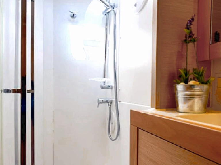 Boot mieten Néa Péramos günstig Lagoon 39