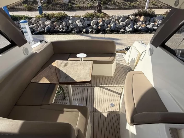 Motorboot mit oder ohne Skipper Jeanneau mieten in Hyères