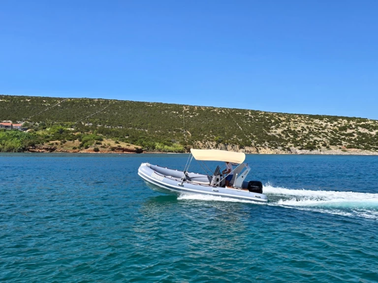 Schlauchboot mieten in Novalja zum besten Preis
