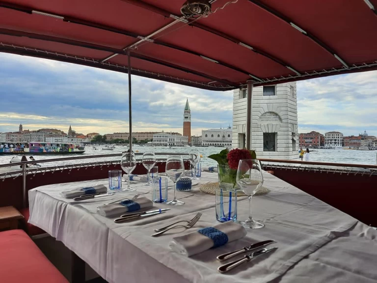 Vermietung Motorboot De Poli mit Führerschein