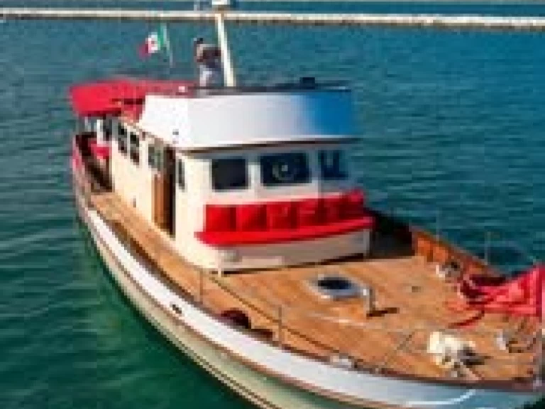 Ein De Poli Classic Trawler mieten in Venedig