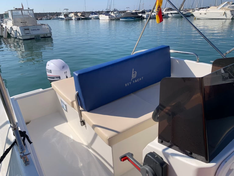 Motorboot mieten in Puerto Marina Benalmadena zum besten Preis