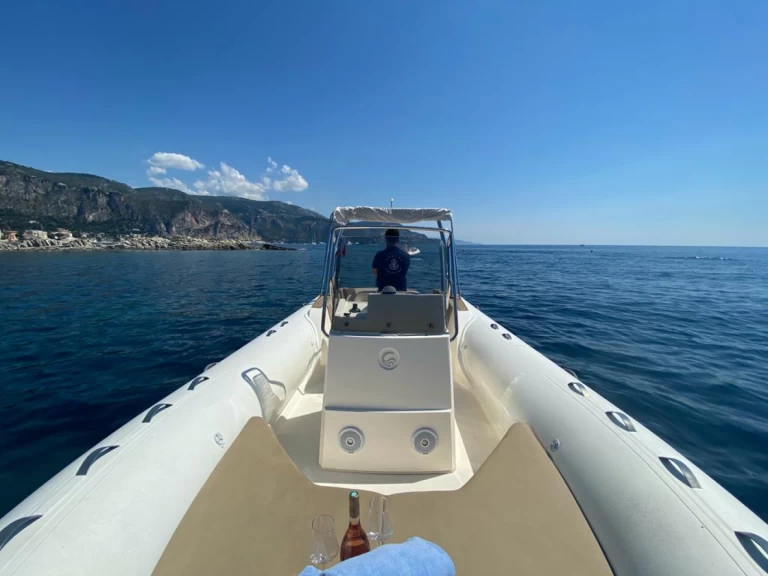 Ein Capelli Tempest 775 mieten in Antibes