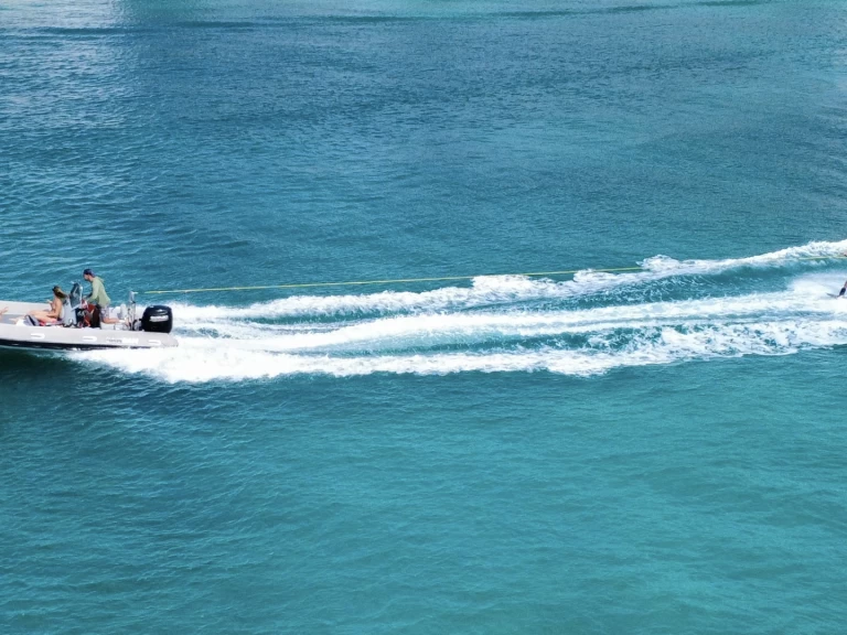 3D Tender Lux 550 mieten St. Martin