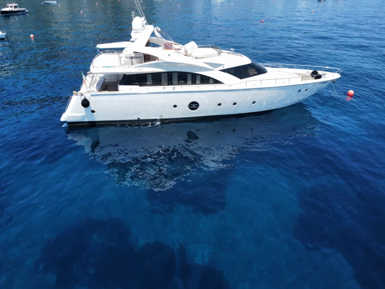 Ein Aicon 75 fly mieten in Capo d'Orlando Porto