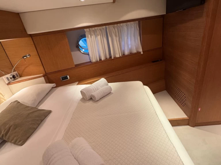 Vermietung Yacht Aicon mit Führerschein