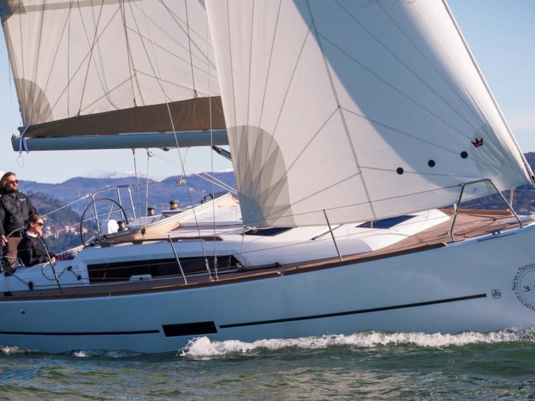 Ein 3 DUFOUR 310 GL mieten in Bandol