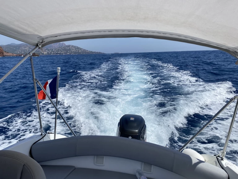 YachtCharter in Mandelieu-la-Napoule - Bénéteau Flyer 650 Sun Deck auf SamBoat