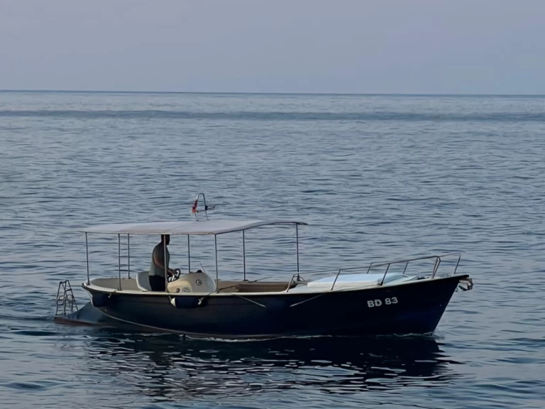 Motorboot mit oder ohne Skipper Navar mieten in Budva