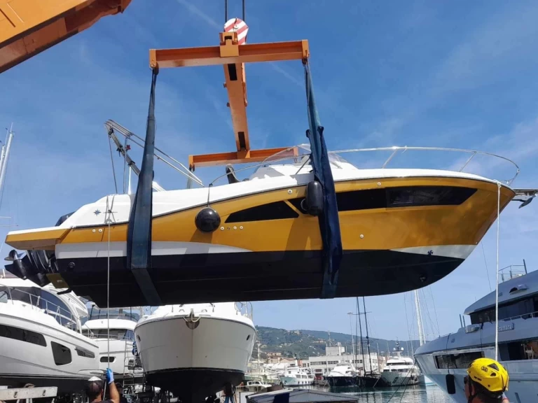 Ein Jeanneau Cap Camarat 9.0 WA mieten in Genua 