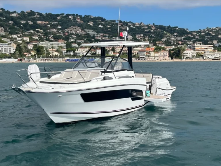 YachtCharter in Golfe-Juan - Jeanneau Cap Camarat 9.0 WA Série 2 auf SamBoat