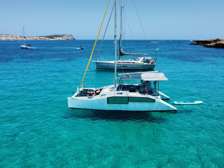 Ein Multicap-Caraibes Punch 1200 mieten in Sant Antoni de Portmany