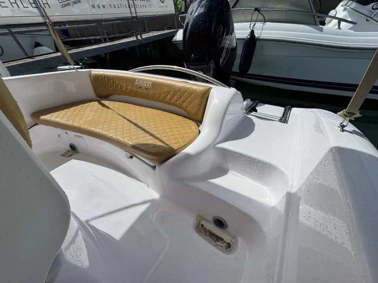 Vermietung Motorboot Ranieri mit Führerschein