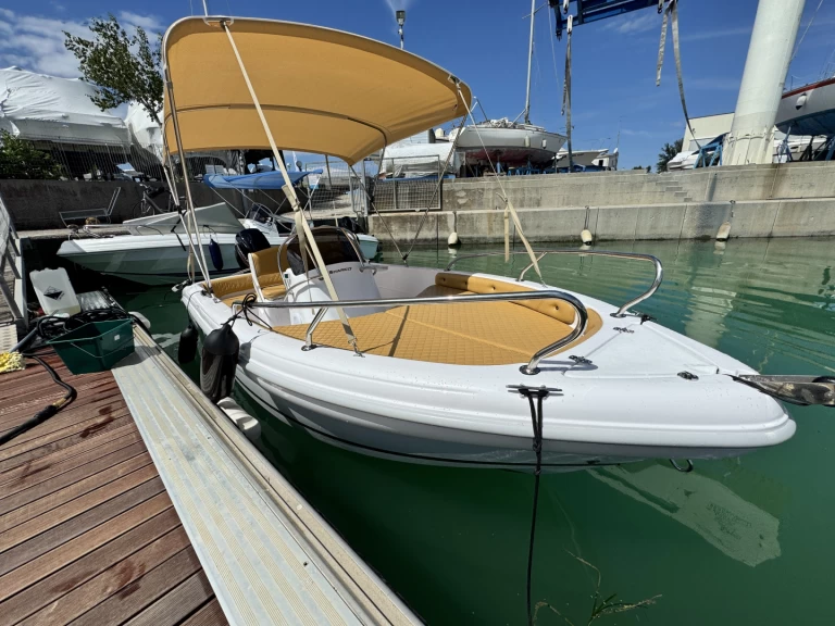 Ein Ranieri Shark 17 mieten in Lignano Riviera