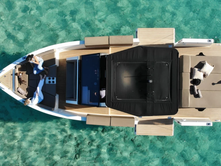 De Antonio D34 mieten Ibiza Town