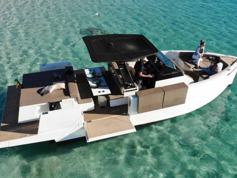 Ein De Antonio D34 mieten in Ibiza Town