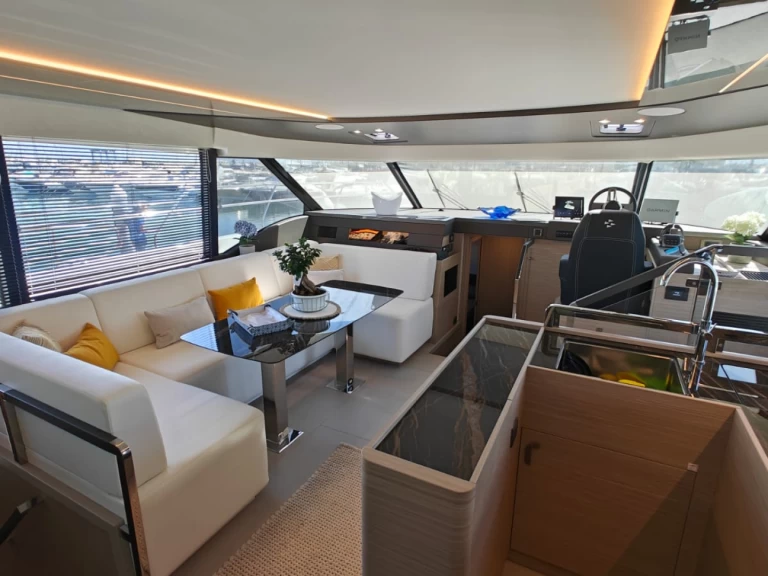 YachtCharter in Salerno - Prestige Prestige M48 auf SamBoat