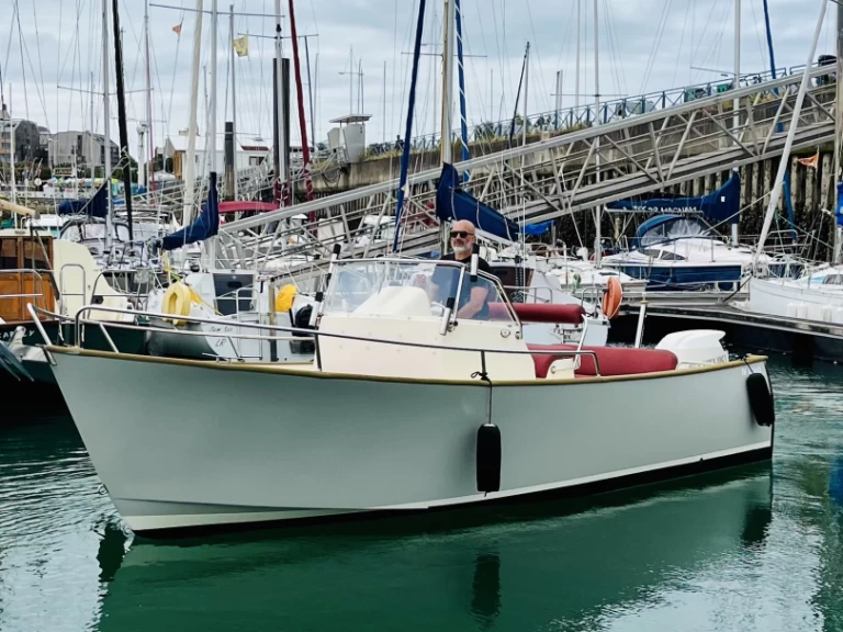 Motorboot mit oder ohne Skipper Rhea mieten in La Rochelle