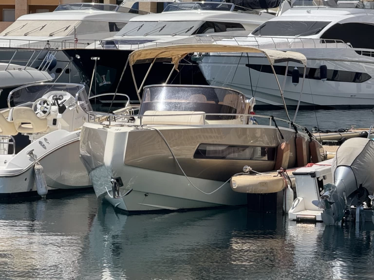 YachtCharter in Roquebrune-Cap-Martin - Invictus  Invictus 280 TT auf SamBoat
