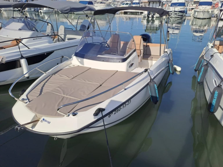 Ein Quicksilver Activ 605 Sundeck mieten in Cambrils