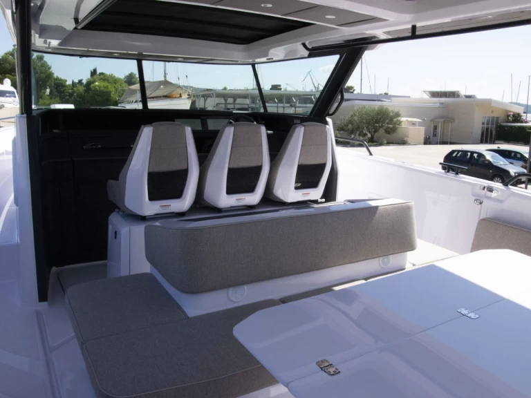 Ein Axopar Axopar 45 Cross Top mieten in Seget Donji