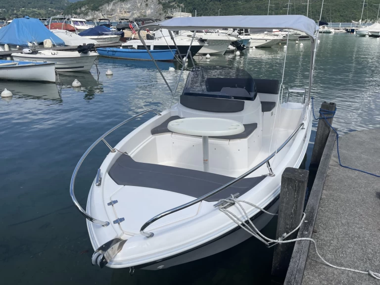 Ein AM Yacht Titanium 460 mieten in Sevrier