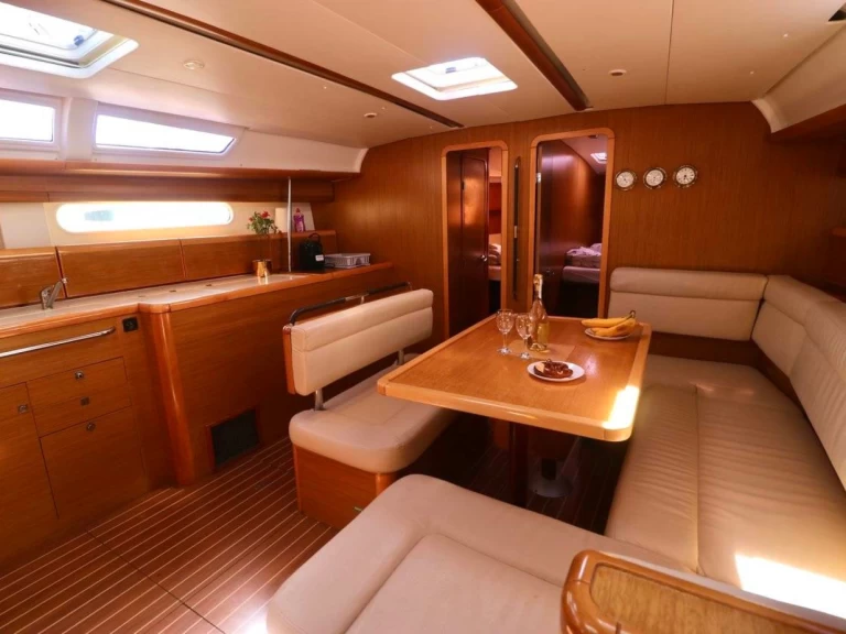 Ein Jeanneau Sun Odyssey 49i Performance mieten in Kuşadası