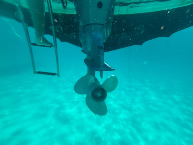 Ein Capelli Tempest 600 mieten in Mandelieu-la-Napoule