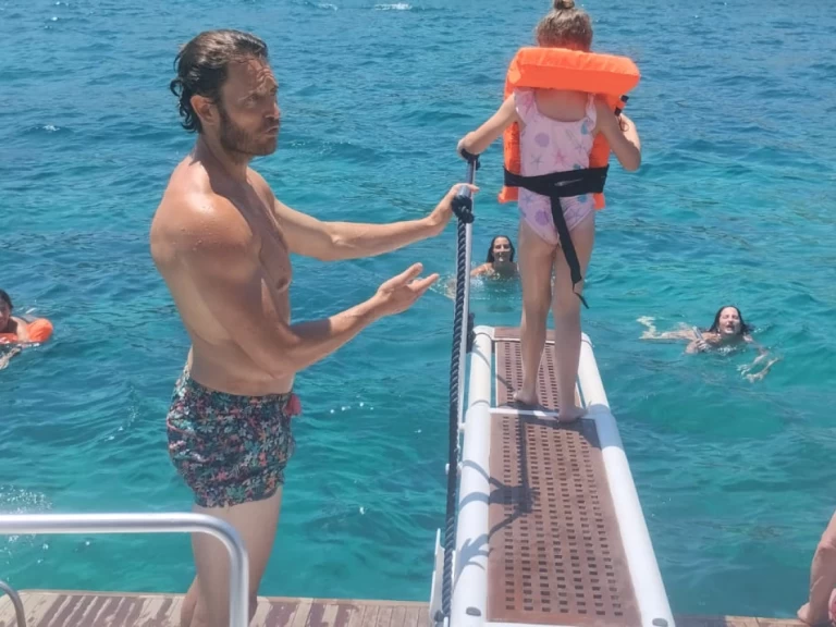 Ein Comar Clanship 42 FB mieten in Catania