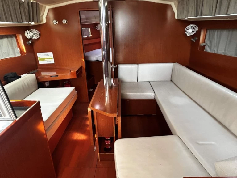 Bootsverleih Bénéteau Oceanis 41.1 Gouviá Samboat