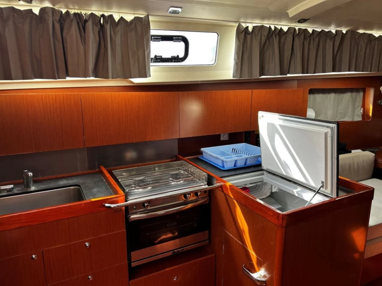 Segelboot mit oder ohne Skipper Bénéteau mieten in Gouviá